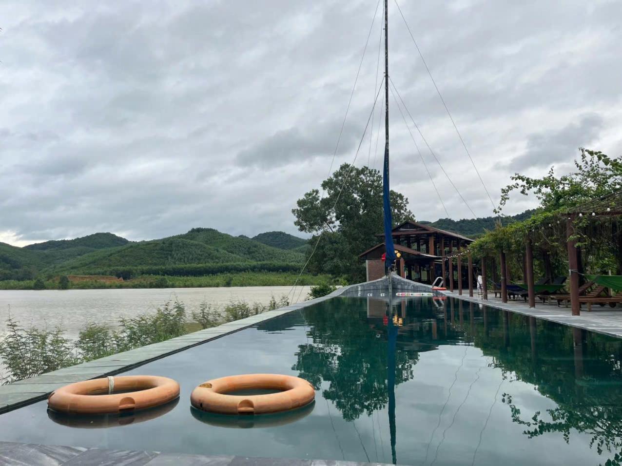 Nguyen Shack Retreat Resort フォンニャ エクステリア 写真